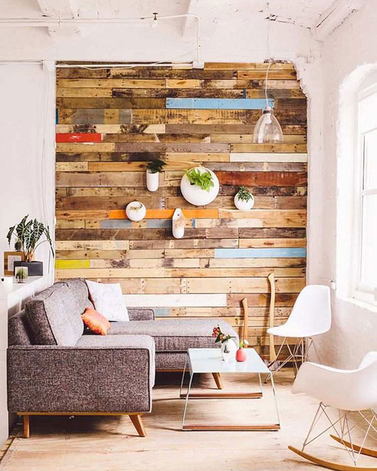 Un mur en bois chez soi pour créer une ambiance singulière